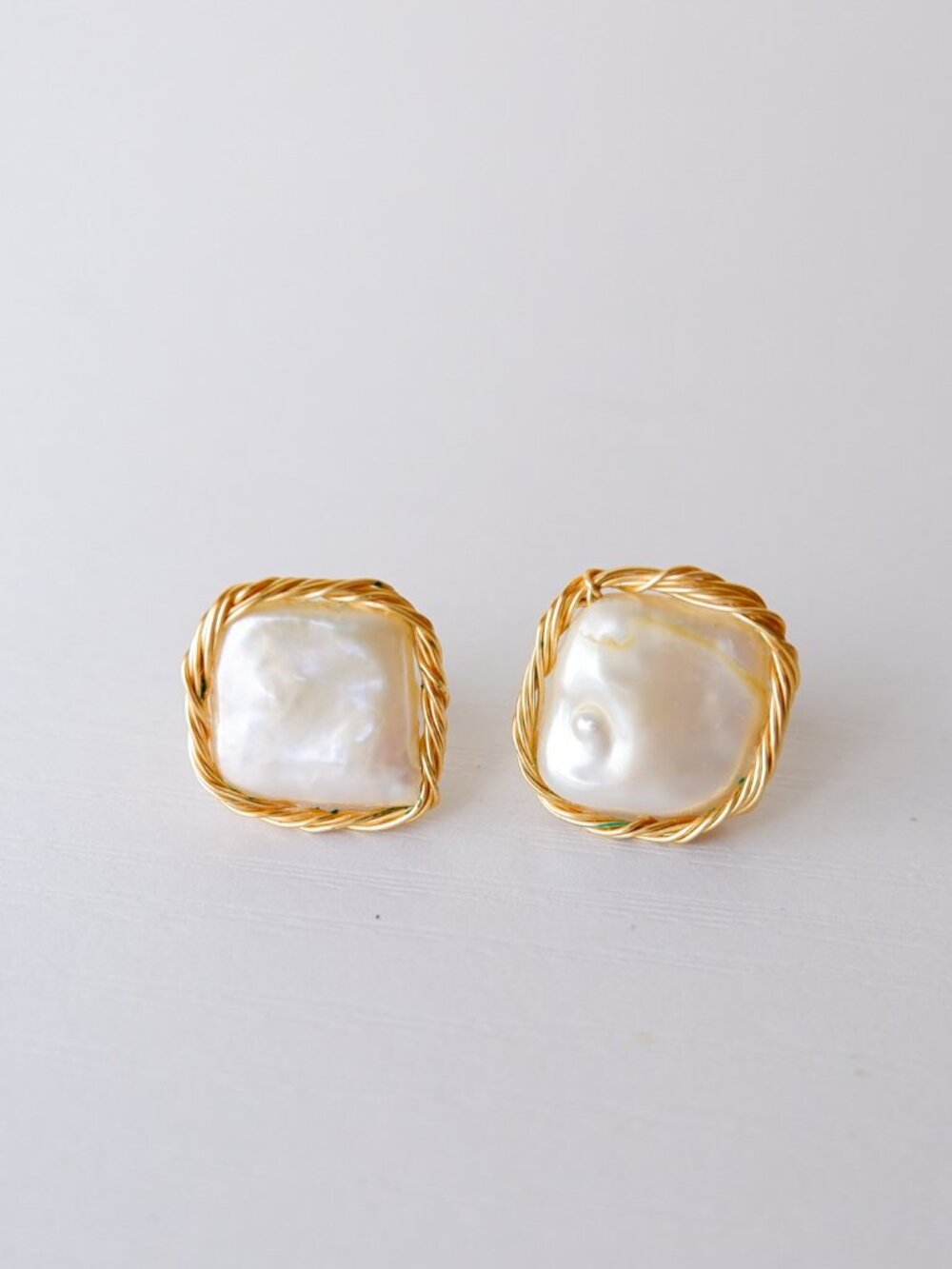 Vintage Pearlescent and Gold Toned Earrings